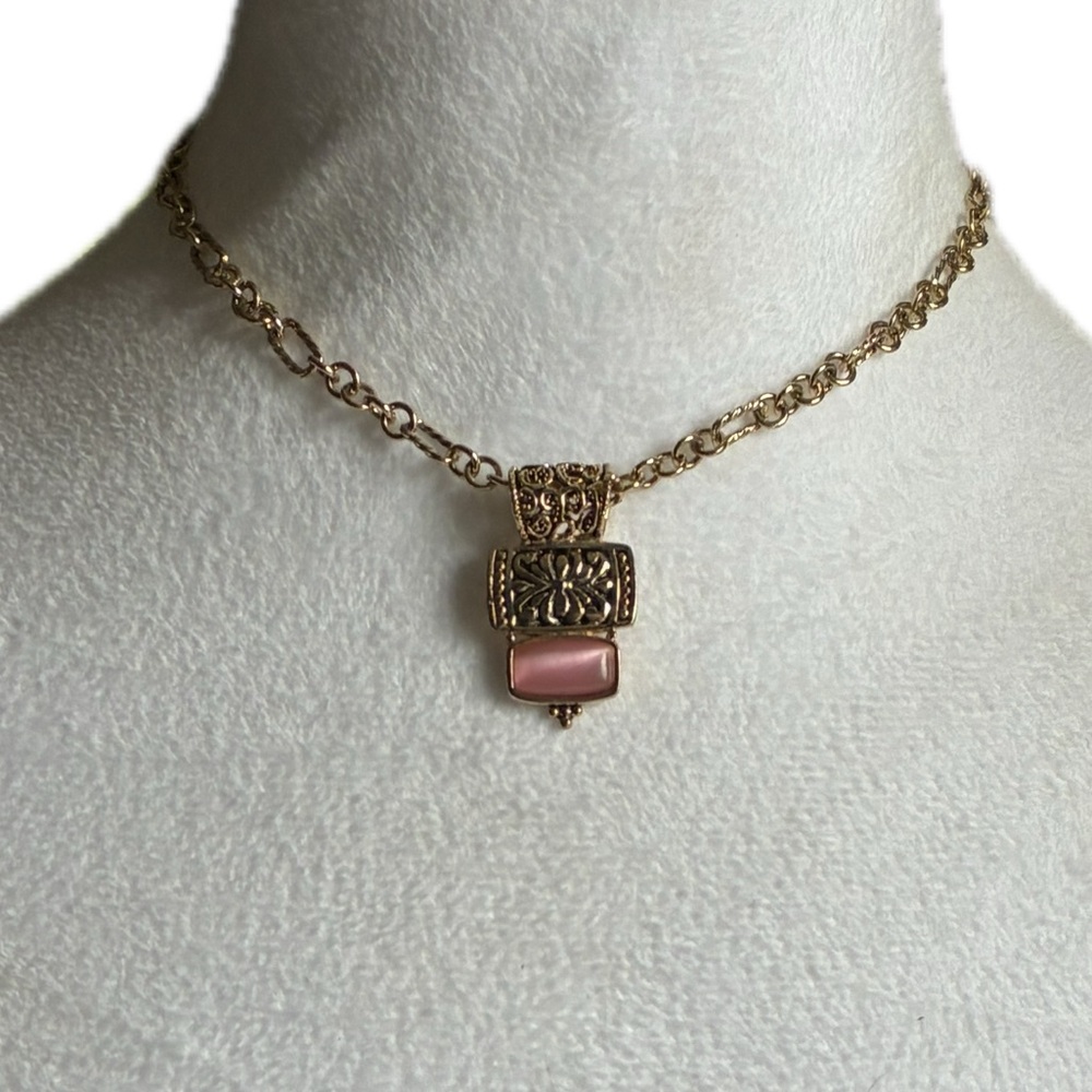 😻Cookie Lee Genuine Cat’s Eye Gold Tone Pendant Necklace